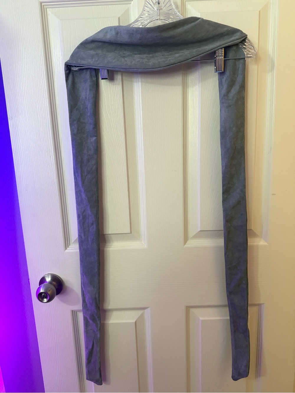 Gray tie belt